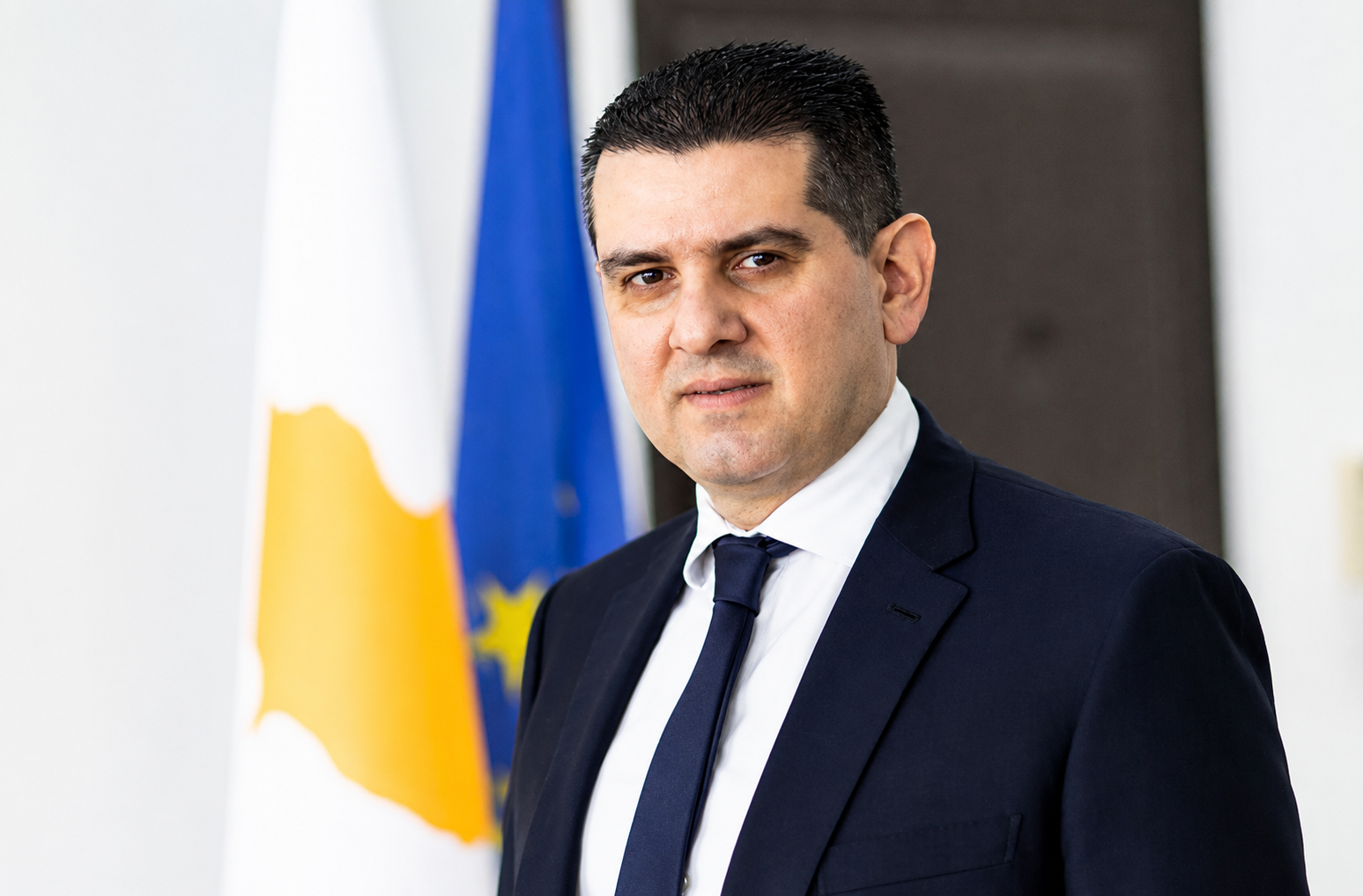 &Eta;&lambda;&epsilon;&kappa;&tau;&rho;&iota;&kappa;έ&sigmaf; &delta;&iota;&alpha;&sigma;&upsilon;&nu;&delta;έ&sigma;&epsilon;&iota;&sigmaf; &mu;&epsilon; &Epsilon;&lambda;&lambda;ά&delta;&alpha; &kappa;&alpha;&iota; &Lambda;ί&beta;&alpha;&nu;&omicron; &ndash; &Tau;&iota; &epsilon;ί&pi;&epsilon; &omicron; &Upsilon;&pi;. &Epsilon;&nu;έ&rho;&gamma;&epsilon;&iota;&alpha;&sigmaf;
