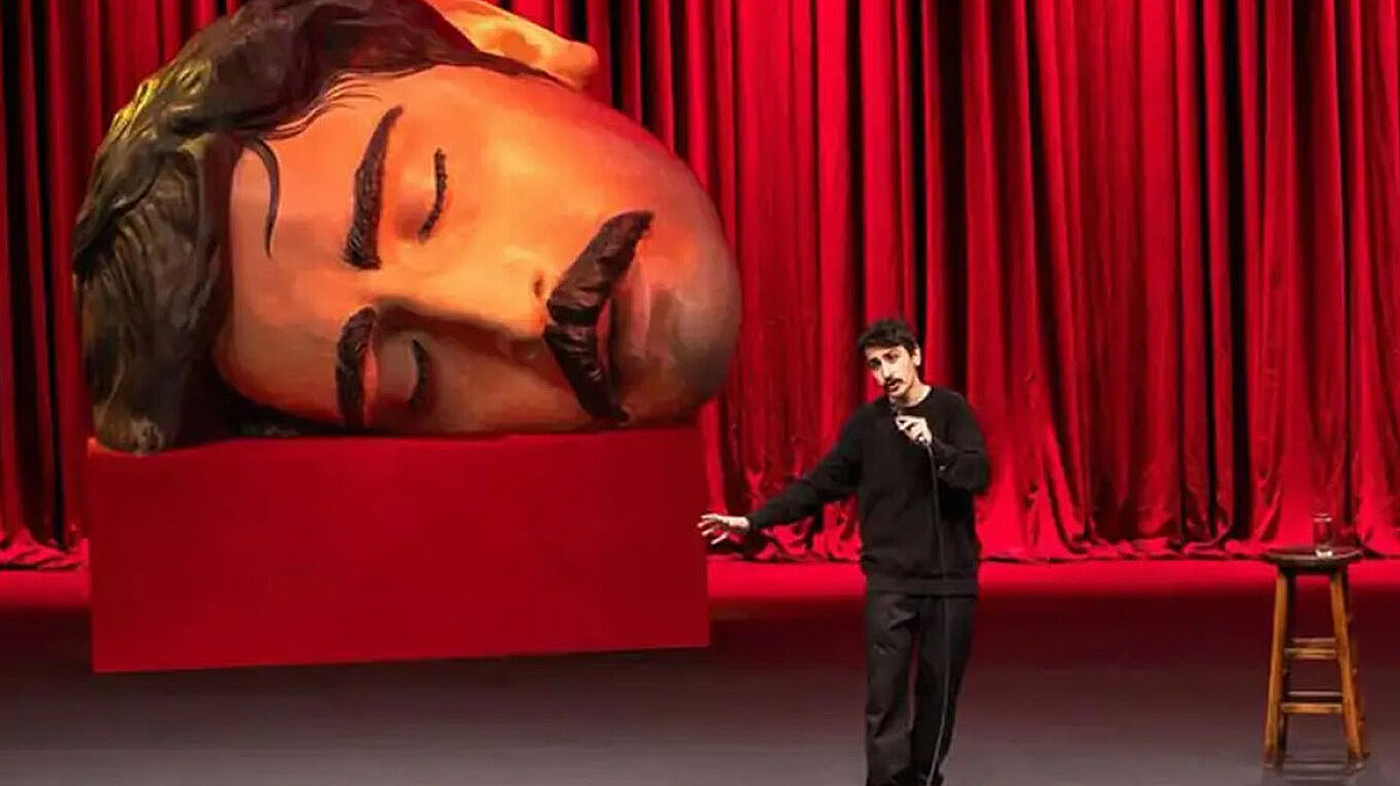 &Pi;&rho;&omicron;&phi;&upsilon;&lambda;&alpha;&kappa;ί&sigma;&tau;&eta;&kappa;&epsilon; &omicron; &Tau;&omicron;ύ&rho;&kappa;&omicron;&sigmaf; stand-up &kappa;&omega;&mu;&iota;&kappa;ό&sigmaf; &Nu;&tau;&epsilon;&nu;ί&zeta; &Gamma;&kappa;&omicron;&kappa;&tau;ά&sigmaf; &gamma;&iota;&alpha; &pi;&rho;&omicron;&sigma;&beta;&omicron;&lambda;ή &tau;&omicron;&upsilon; &Epsilon;&rho;&nu;&tau;&omicron;&gamma;ά&nu; &kappa;&alpha;&iota; &theta;&rho;&eta;&sigma;&kappa;&epsilon;&upsilon;&tau;&iota;&kappa;ώ&nu; &alpha;&xi;&iota;ώ&nu;