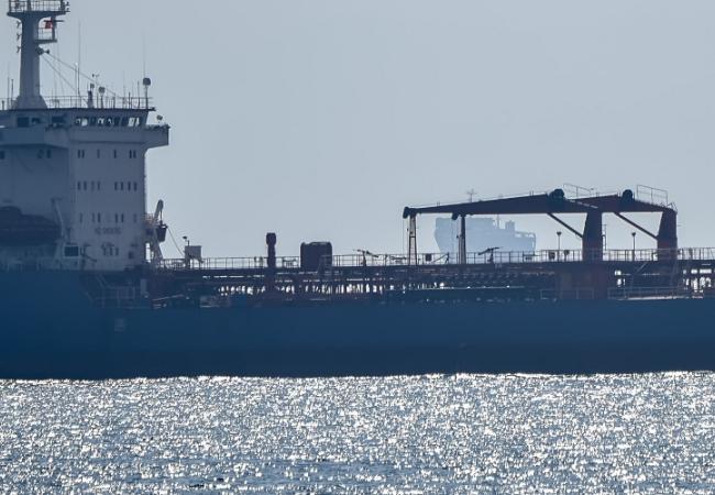 &Sigma;&upsilon;&nu;&alpha;&gamma;&epsilon;&rho;&mu;ό&sigmaf; &sigma;&tau;&omicron;&nu; &Kappa;ό&lambda;&pi;&omicron; &tau;&omicron;&upsilon; Ά&nu;&tau;&epsilon;&nu;: Έ&xi;&iota; &tau;&alpha;&chi;ύ&pi;&lambda;&omicron;&alpha; &pi;&rho;&omicron;&sigma;έ&gamma;&gamma;&iota;&sigma;&alpha;&nu; &delta;&epsilon;&xi;&alpha;&mu;&epsilon;&nu;ό&pi;&lambda;&omicron;&iota;&omicron; &ndash; &Pi;&rho;&omicron;&epsilon;&iota;&delta;&omicron;&pi;&omicron;&iota;&eta;&tau;&iota;&kappa;ά &pi;&upsilon;&rho;ά &alpha;&pi;ό &tau;&eta;&nu; &omicron;&mu;ά&delta;&alpha; &alpha;&sigma;&phi;&alpha;&lambda;&epsilon;ί&alpha;&sigmaf;