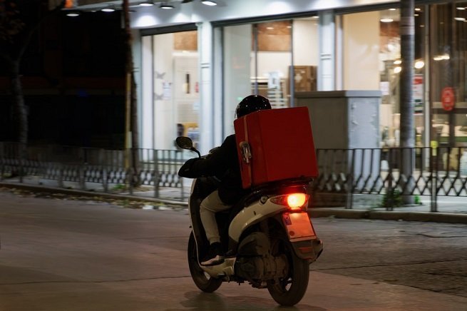 Έ&sigma;&tau;&eta;&sigma;&alpha;&nu; &kappa;&alpha;&rho;&tau;έ&rho;&iota; &sigma;&epsilon; 23&chi;&rho;&omicron;&nu;&omicron; &delta;&iota;&alpha;&nu;&omicron;&mu;έ&alpha; &ndash; &Tau;&omicron;&nu; &chi;&tau;ύ&pi;&eta;&sigma;&alpha;&nu; &kappa;&alpha;&iota; &tau;&omicron;&upsilon; ά&rho;&pi;&alpha;&xi;&alpha;&nu; &lambda;&epsilon;&phi;&tau;ά &kappa;&alpha;&iota; &kappa;&iota;&nu;&eta;&tau;ά