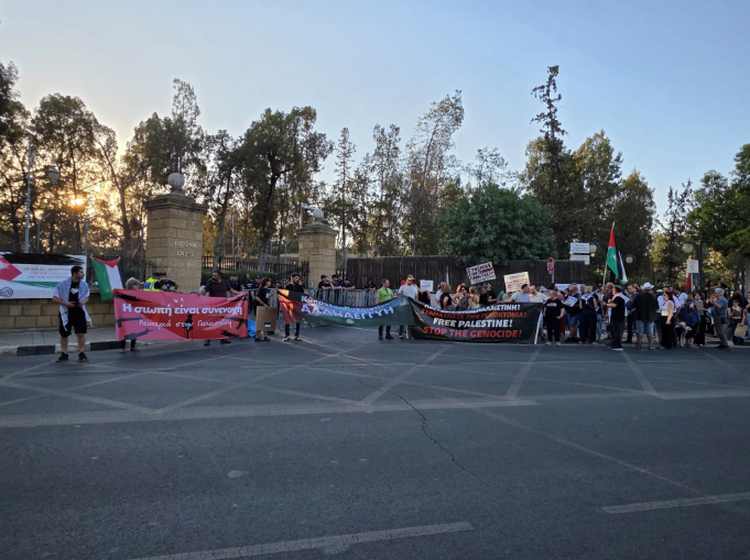 &Tau;&omicron; &Alpha;&Kappa;&Epsilon;&Lambda; &delta;&iota;&alpha;&delta;ή&lambda;&omega;&nu;&epsilon;, &omicron;&iota; &Pi;&alpha;&lambda;&alpha;&iota;&sigma;&tau;ί&nu;&iota;&omicron;&iota; &sigma;&upsilon;&nu;&epsilon;&delta;&rho;ί&alpha;&zeta;&alpha;&nu;