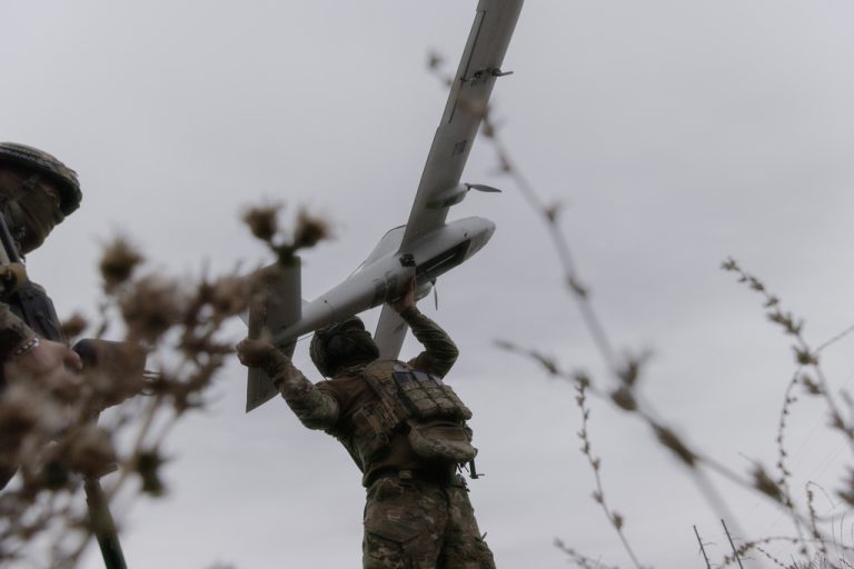 &Mu;&pi;&alpha;&rho;ά&zeta; 370 drones &kappa;&alpha;&tau;ά &tau;&eta;&sigmaf; &Mu;ό&sigma;&chi;&alpha;&sigmaf; - &Epsilon;&pi;&tau;ά &nu;&epsilon;&kappa;&rho;&omicron;ί &alpha;&pi;ό &pi;&lambda;ή&gamma;&mu;&alpha; &sigma;&epsilon; &kappa;έ&nu;&tau;&rho;&omicron; &epsilon;&phi;&omicron;&delta;&iota;&alpha;&sigma;&tau;&iota;&kappa;ή&sigmaf;