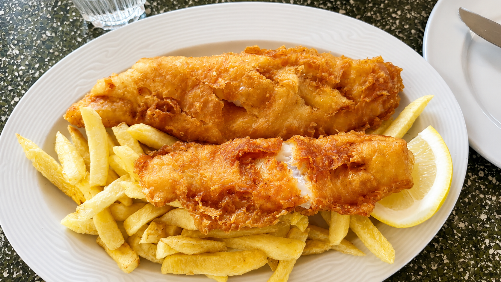 &Tau;&omicron; Lambros Fish Chips &sigma;&tau;&eta; &Delta;&epsilon;&kappa;έ&lambda;&epsilon;&iota;&alpha; &sigma;&epsilon;&rho;&beta;ί&rho;&epsilon;&iota; ί&sigma;&omega;&sigmaf; &tau;&omicron; &kappa;&alpha;&lambda;ύ&tau;&epsilon;&rh