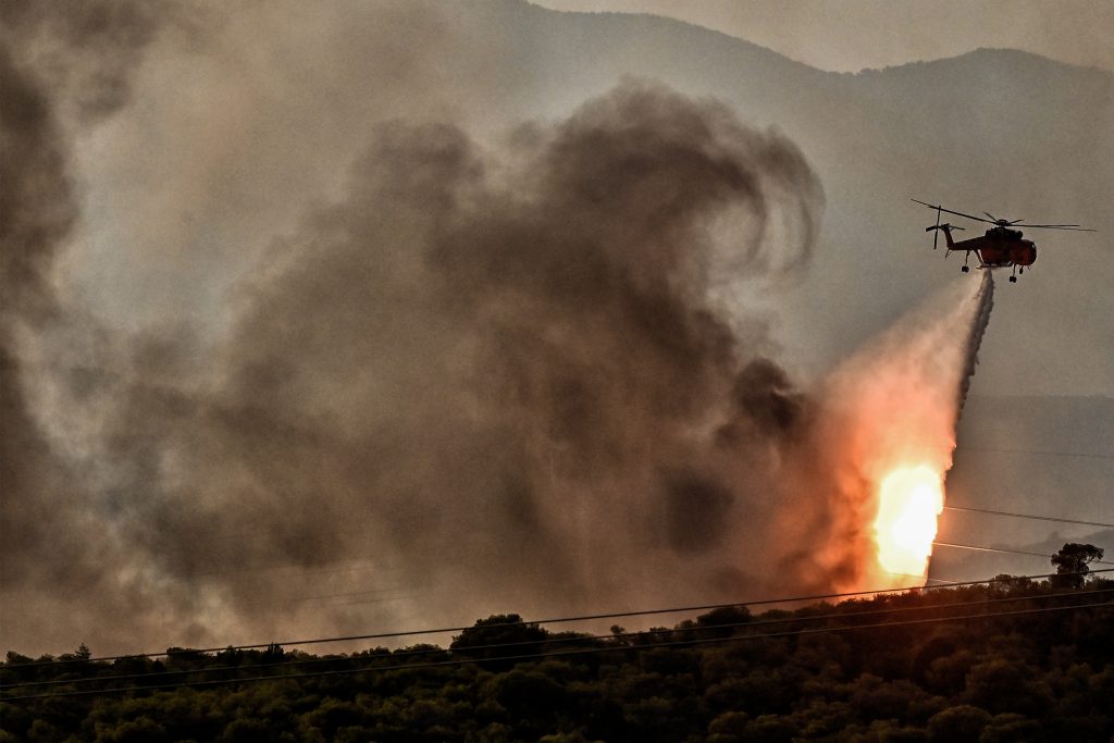 &Tau;&rho;&alpha;&gamma;&omega;&delta;ί&alpha; &sigma;&tau;&eta;&nu; &Kappa;&rho;ή&tau;&eta;: &Delta;ύ&omicron; &epsilon;&pi;&omicron;&chi;&iota;&kappa;&omicron;ί &pi;&upsilon;&rho;&omicron;&sigma;&beta;έ&sigma;&tau;&epsilon;&sigmaf; &nu;&epsilon;&kappa;&rho;&omicron;ί &sigma;&tau;&eta; &mu;&epsilon;&gamma;ά&lambda;&eta; &phi;&omega;&tau;&iota;ά &sigma;&tau;&omicron; &Rho;έ&theta;&upsilon;&mu;&nu;&omicron;
