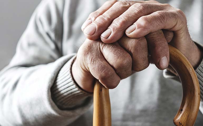 &Pi;&alpha;&rho;&alpha;&beta;ί&alpha;&sigma;&alpha;&nu; &sigma;&pi;ί&tau;&iota; 79&chi;&rho;&omicron;&nu;&omicron;&upsilon; &kappa;&alpha;&iota; ά&rho;&pi;&alpha;&xi;&alpha;&nu; 270.000 &epsilon;&upsilon;&rho;ώ