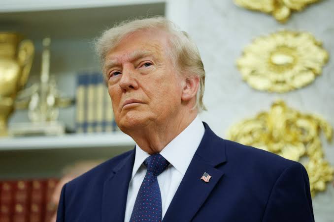 &Eta;&Pi;&Alpha;: Ά&kappa;&upsilon;&rho;&eta; &eta; &phi;&omicron;&rho;&omicron;&lambda;&omicron;&gamma;&iota;&kappa;ή &sigma;&upsilon;&mu;&phi;&omega;&nu;ί&alpha; &tau;&omicron;&upsilon; Trump &ndash; &Pi;&alpha;&rho;&alpha;&pi;&omicron;&mu;&pi;έ&sigmaf; &gamma;&iota;&alpha; &pi;&epsilon;&iota;&theta;&alpha;&rho;&chi;&iota;&kappa;ό έ&lambda;&epsilon;&gamma;&chi;&omicron; (&Beta;ί&nu;&tau;&epsilon;&omicron;)