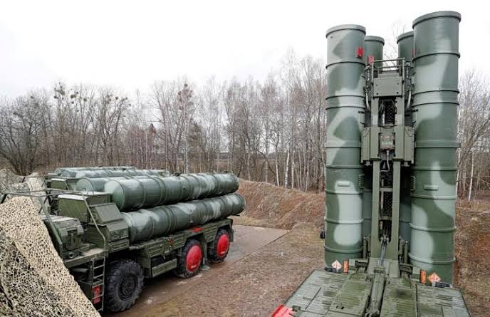 H&uuml;rriyet: &Pi;&omicron;&upsilon;&lambda;ή&theta;&eta;&kappa;&alpha;&nu; &sigma;&epsilon; &chi;ώ&rho;&alpha; &tau;&omicron;&upsilon; &Kappa;ό&lambda;&pi;&omicron;&upsilon; &omicron;&iota; S-400 &tau;&eta;&sigmaf; &Tau;&omicron;&upsilon;&rho;&kappa;ί&alpha;&sigmaf;