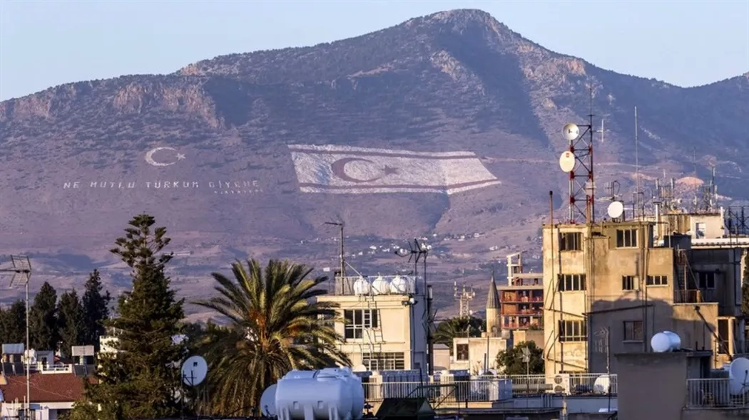 &Sigma;ύ&lambda;&lambda;&eta;&psi;&eta; &delta;ύ&omicron; &nu;&epsilon;&alpha;&rho;ώ&nu; &Epsilon;&lambda;&lambda;&eta;&nu;&omicron;&kappa;&upsilon;&pi;&rho;ί&omega;&nu; &sigma;&tau;&alpha; &kappa;&alpha;&tau;&epsilon;&chi;ό&mu;&epsilon;&nu;&alpha;