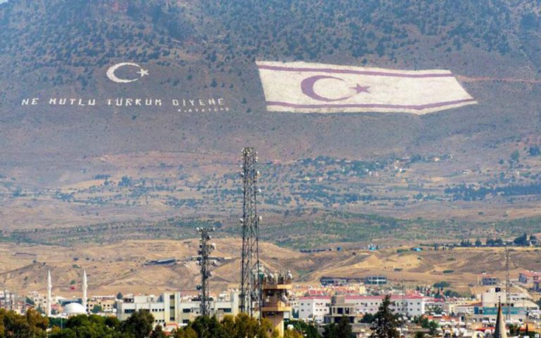 &Alpha;&nu;&tau;&iota;&delta;&rho;ά &tau;&omicron; &psi;&epsilon;&upsilon;&delta;&omicron;&kappa;&rho;ά&tau;&omicron;&sigmaf; &sigma;&tau;&eta;&nu; &epsilon;&pi;ί&sigma;&kappa;&epsilon;&psi;&eta; &Phi;ί&tau;&omicron; &ndash; &Alpha;&pi;&omicron;&rho;&rho;ί&pi;&tau;&epsilon;&iota; &tau;&eta;&nu; &epsilon;&mu;&pi;&lambda;&omicron;&kappa;ή &tau;&eta;&sigmaf; &Epsilon;&Epsilon; &sigma;&tau;&omicron; &Kappa;&upsilon;&pi;&rho;&iota;&alpha;&kappa;ό