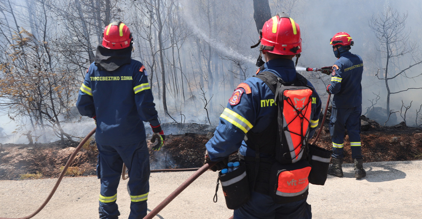&Tau;&rho;&epsilon;&iota;&sigmaf; &nu;&epsilon;&kappa;&rho;&omicron;ί &pi;&upsilon;&rho;&omicron;&sigma;&beta;έ&sigma;&tau;&epsilon;&sigmaf; &sigma;&epsilon; &Rho;έ&theta;&upsilon;&mu;&nu;&omicron; &kappa;&alpha;&iota; &Gamma;ύ&theta;&epsilon;&iota;&omicron; - Ά&nu;&iota;&sigma;&eta; &eta; &mu;ά&chi;&eta; &mu;&epsilon; &tau;&iota;&sigmaf; &phi;&lambda;ό&gamma;&epsilon;&sigmaf; (&Beta;ί&nu;&tau;&epsilon;&omicron;)