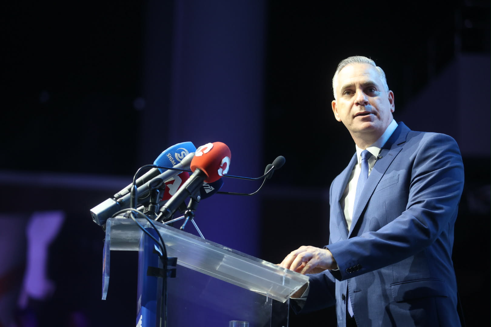 &Pi;&alpha;&pi;&alpha;&delta;ό&pi;&omicron;&upsilon;&lambda;&omicron;&sigmaf;: &Epsilon;&Epsilon; &kappa;&alpha;&iota; &delta;&iota;&epsilon;&theta;&nu;ή&sigmaf; &pi;&alpha;&rho;ά&gamma;&omicron;&nu;&tau;&alpha;&sigmaf; &beta;&lambda;έ&pi;&omicron;&upsilon;&nu; &pi;&lambda;έ&omicron;&nu; &tau;&eta;&nu; &Kappa;ύ&pi;&rho;&omicron; &omega;&sigmaf; &mu;έ&rho;&omicron;&sigmaf; &tau;&eta;&sigmaf; &lambda;ύ&sigma;&eta;&sigmaf;