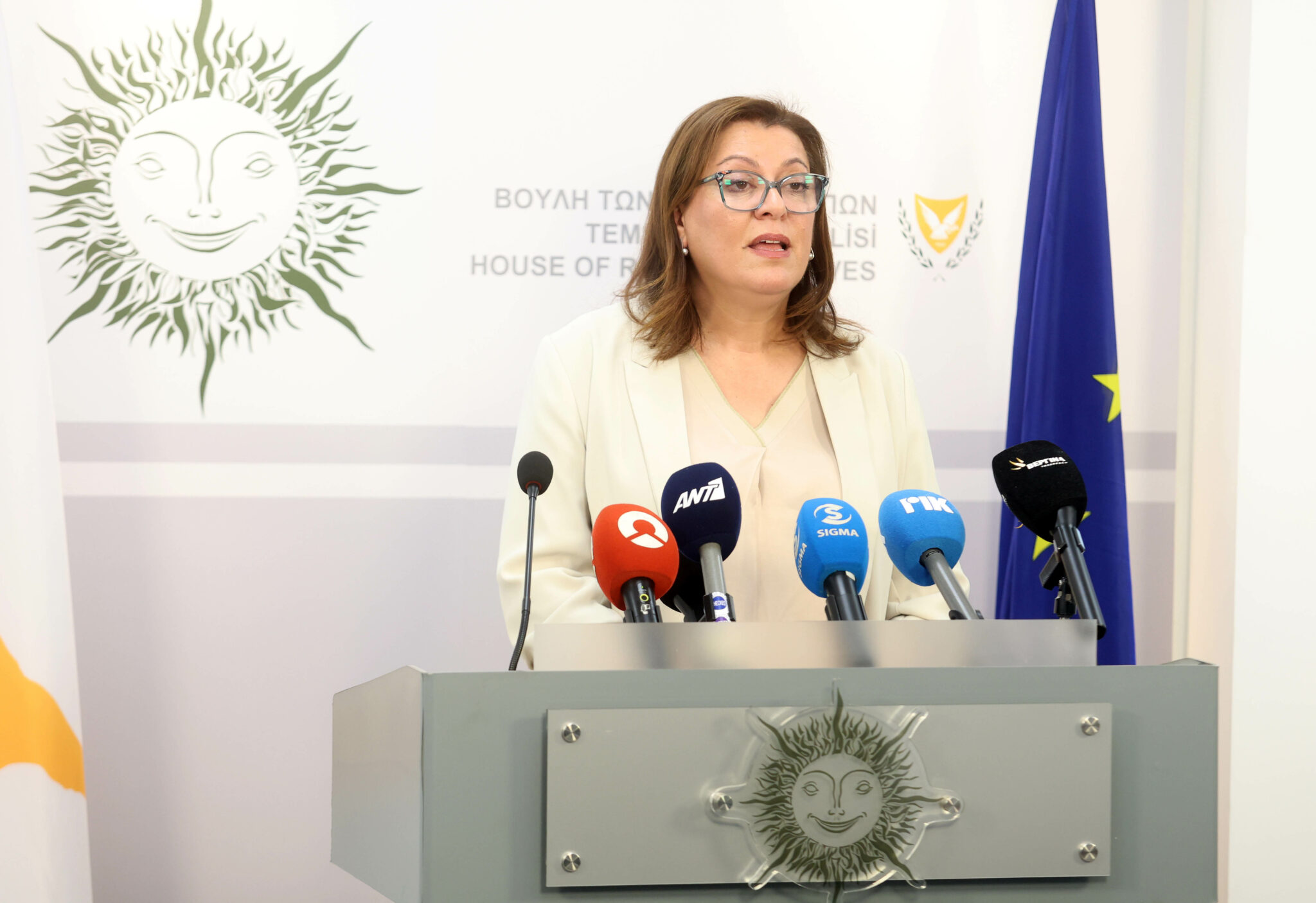 &Mu;&iota;&chi;&alpha;&eta;&lambda;ί&delta;&omicron;&upsilon;: &laquo;&Kappa;&alpha;&lambda;ή &beta;ά&sigma;&eta; &gamma;&iota;&alpha; &delta;&iota;ά&lambda;&omicron;&gamma;&omicron;&raquo; &mu;&epsilon; &tau;&iota;&sigmaf; &epsilon;&kappa;&pi;&alpha;&iota;&delta;&epsilon;&upsilon;&tau;&iota;&kappa;έ&sigmaf; &omicron;&rho;&gamma;&alpha;&nu;ώ&sigma;&epsilon;&iota;&sigmaf; &eta; &pi;&rho;ό&tau;&alpha;&sigma;&eta; &gamma;&iota;&alpha; &tau;&omicron; &nu;έ&omicron; &sigma;ύ&sigma;&tau;&eta;&mu;&alpha; &delta;&iota;&omicron;&rho;&iota;&sigma;&mu;ώ&nu;