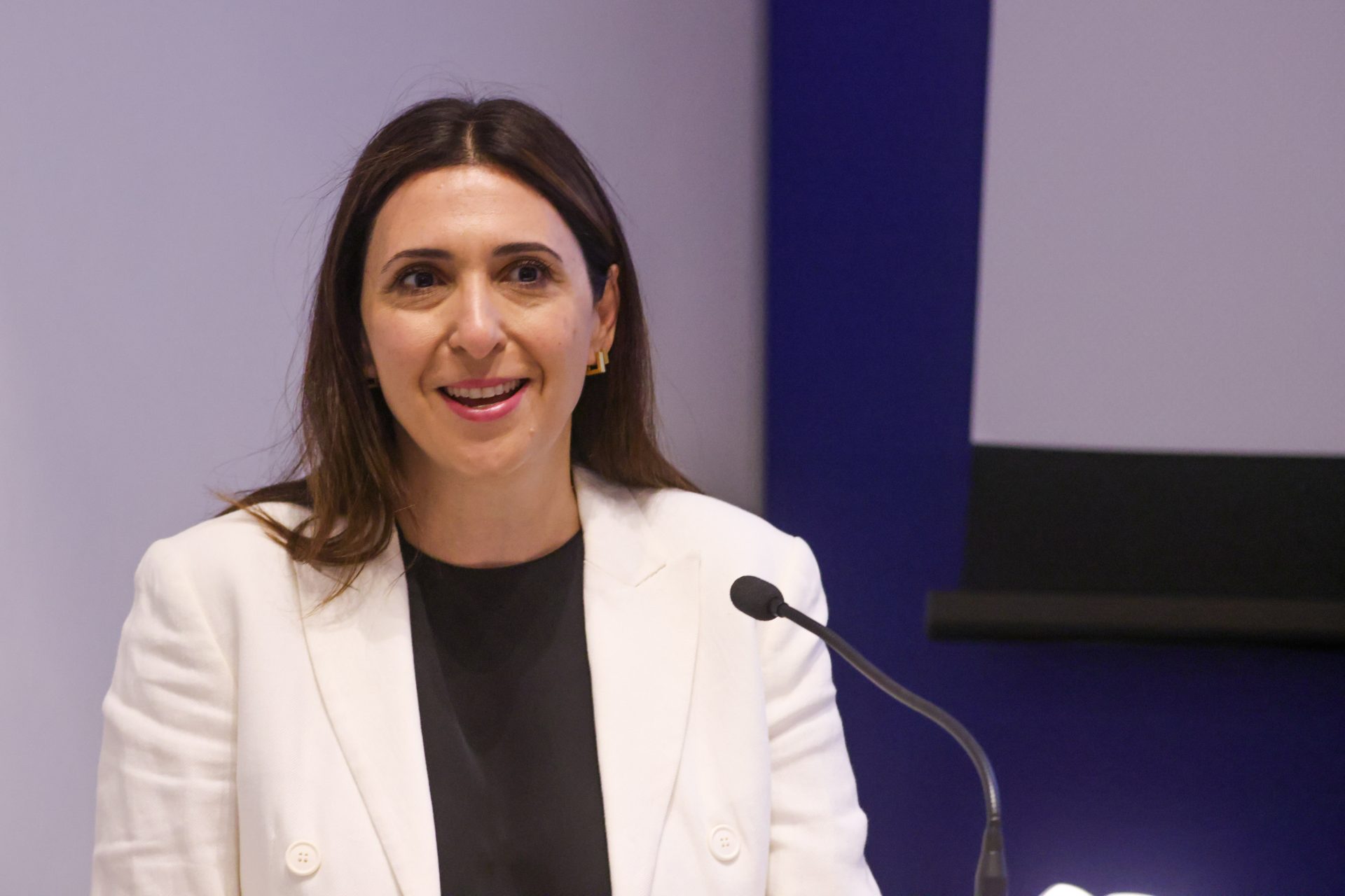 &Tau;&iota;&mu;ή&theta;&eta;&kappa;&alpha;&nu; &omicron;&iota; &mu;&epsilon;&gamma;ά&lambda;&omicron;&iota; &chi;&omicron;&rho;&eta;&gamma;&omicron;ί &gamma;&iota;&alpha; &tau;&eta; &sigma;&upsilon;&mu;&beta;&omicron;&lambda;ή &tau;&omicron;&upsilon;&sigmaf; &sigma;&tau;&eta;&nu; &Kappa;&upsilon;&pi;&rho;&iota;&alpha;&kappa;ή &Pi;&rho;&omicron;&epsilon;&delta;&rho;ί&alpha;