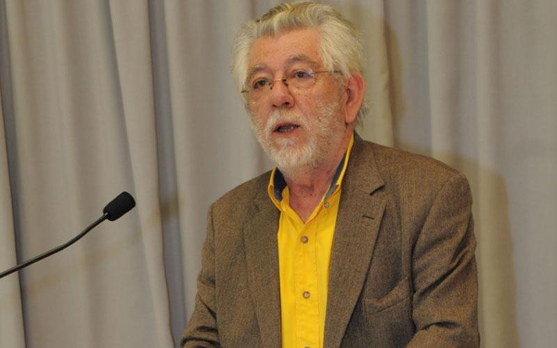 Έ&phi;&upsilon;&gamma;&epsilon; &alpha;&pi;ό &tau;&eta; &zeta;&omega;ή &omicron; &delta;&eta;&mu;&omicron;&sigma;&iota;&omicron;&gamma;&rho;ά&phi;&omicron;&sigmaf; &Gamma;&iota;ώ&rho;&gamma;&omicron;&sigmaf; &Tau;&sigma;&alpha;&lambda;&alpha;&kappa;ό&sigmaf;