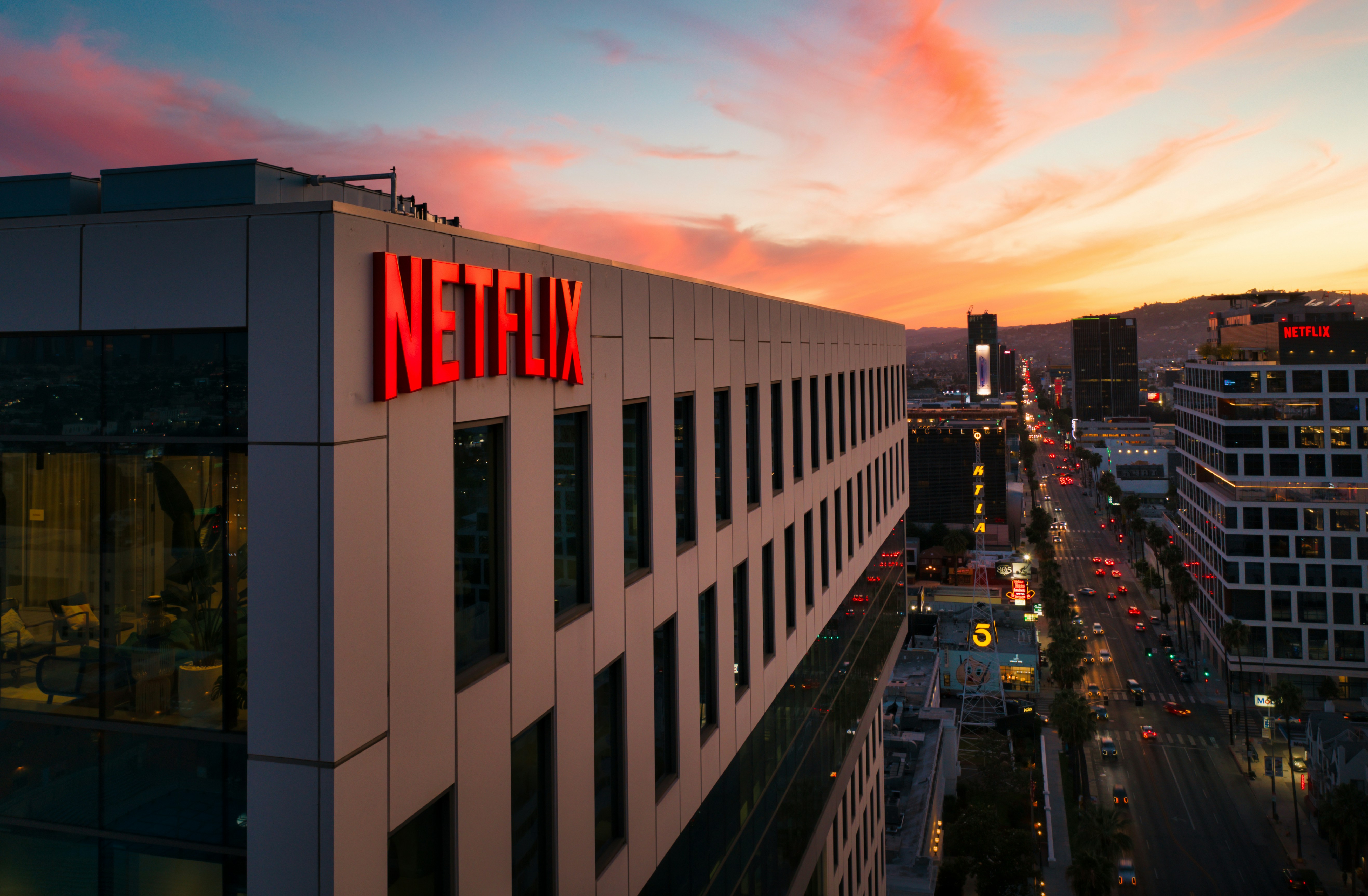 &Tau;&omicron; Netflix &epsilon;&pi;&epsilon;&nu;&delta;ύ&epsilon;&iota; &sigma;&chi;&epsilon;&delta;ό&nu; 600 &epsilon;&kappa;&alpha;&tau;. &delta;&omicron;&lambda;ά&rho;&iota;&alpha; &sigma;&tau;&eta;&nu; &epsilon;&tau;&alpha;&iota;&rho;ί&alpha; AI &tau;&omicron;&upsilon; &Mu;&pi;&epsilon;&nu; Ά&phi;&lambda;&epsilon;&kappa;