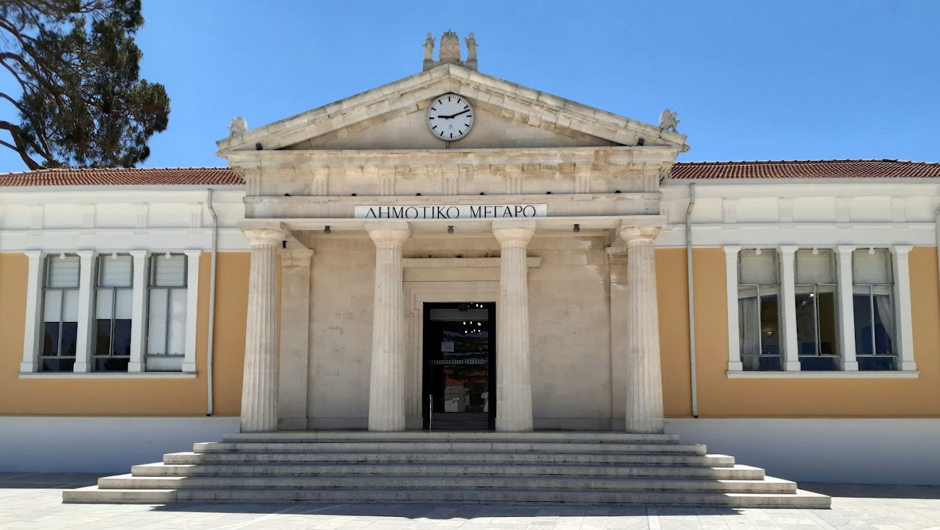 &Alpha;&lambda;&lambda;&alpha;&gamma;ή &sigma;&kappa;&upsilon;&tau;ά&lambda;&eta;&sigmaf; &sigma;&tau;&omicron; &Delta;&eta;&mu;&omicron;&tau;&iota;&kappa;ό &Sigma;&upsilon;&mu;&beta;&omicron;ύ&lambda;&iota;&omicron; &Pi;ά&phi;&omicron;&upsilon;