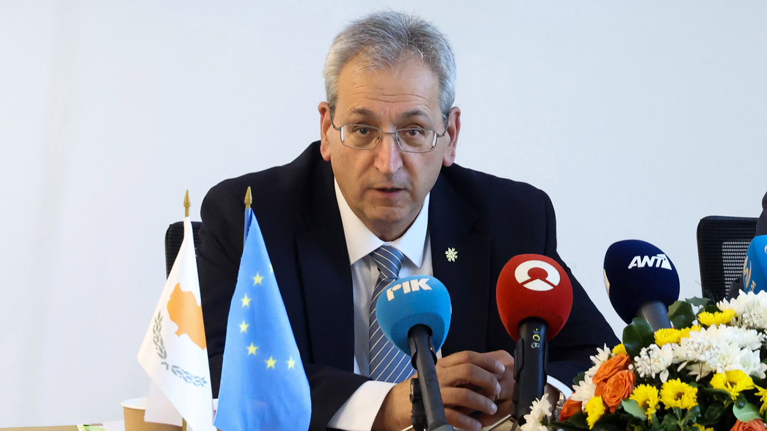 &Mu;&omicron;&upsilon;&sigma;&iota;&omicron;ύ&tau;&tau;&alpha;&sigmaf; &gamma;&iota;&alpha; &phi;&alpha;&iota;&nu;ό&mu;&epsilon;&nu;&alpha; &epsilon;&nu;&omicron;&iota;&kappa;ί&alpha;&sigma;&eta;&sigmaf; &epsilon;&rho;&gamma;&alpha;&zeta;&omicron;&mu;έ&nu;&omega;&nu;: &laquo;&Eta; &Kappa;ύ&pi;&rho;&omicron;&sigmaf; &delta;&epsilon;&nu; &epsilon;ί&nu;&alpha;&iota; &sigma;&kappa;&lambda;&alpha;&beta;&omicron;&pi;ά&zeta;&alpha;&rho;&omicron;&raquo;