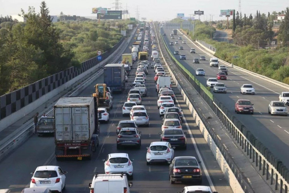 &Pi;&rho;&omicron;&beta;&lambda;ή&mu;&alpha;&tau;&alpha; &sigma;&tau;&eta;&nu; &kappa;&upsilon;&kappa;&lambda;&omicron;&phi;&omicron;&rho;ί&alpha; &sigma;&tau;&omicron;&nu; &alpha;&upsilon;&tau;&omicron;&kappa;&iota;&nu;&eta;&tau;ό&delta;&rho;&omicron;&mu;&omicron; &Lambda;&epsilon;&mu;&epsilon;&sigma;&omicron;ύ &ndash; &Pi;ά&phi;&omicron;&upsilon;: Έ&kappa;&lambda;&epsilon;&iota;&sigma;&epsilon; &lambda;&omega;&rho;ί&delta;&alpha; &lambda;ό&gamma;&omega; &beta;&lambda;ά&beta;&eta;&sigmaf; &sigma;&epsilon; &mu;&pi;&epsilon;&tau;&omicron;&nu;&iota;έ&rho;&alpha;