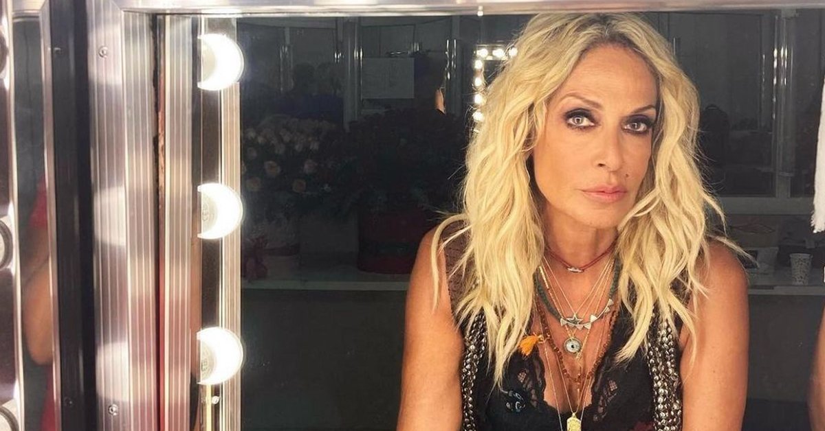 Ά&nu;&nu;&alpha; &Beta;ί&sigma;&sigma;&eta;: &Sigma;&upsilon;&nu;&epsilon;&chi;ί&zeta;&epsilon;&iota; &tau;&iota;&sigmaf; &delta;&iota;&alpha;&kappa;&omicron;&pi;έ&sigmaf; &tau;&eta;&sigmaf; &sigma;&tau;&eta;&nu; &Epsilon;&lambda;&lambda;ά&delta;&alpha; - &Eta; &sigma;&upsilon;&nu;ά&nu;&tau;&eta;&sigma;&eta; &mu;&epsilon; &tau;&omicron;&nu; &Eta;&lambda;ί&alpha; &Psi;&iota;&nu;ά&kappa;&eta; (&Phi;ώ&tau;&omicron;)