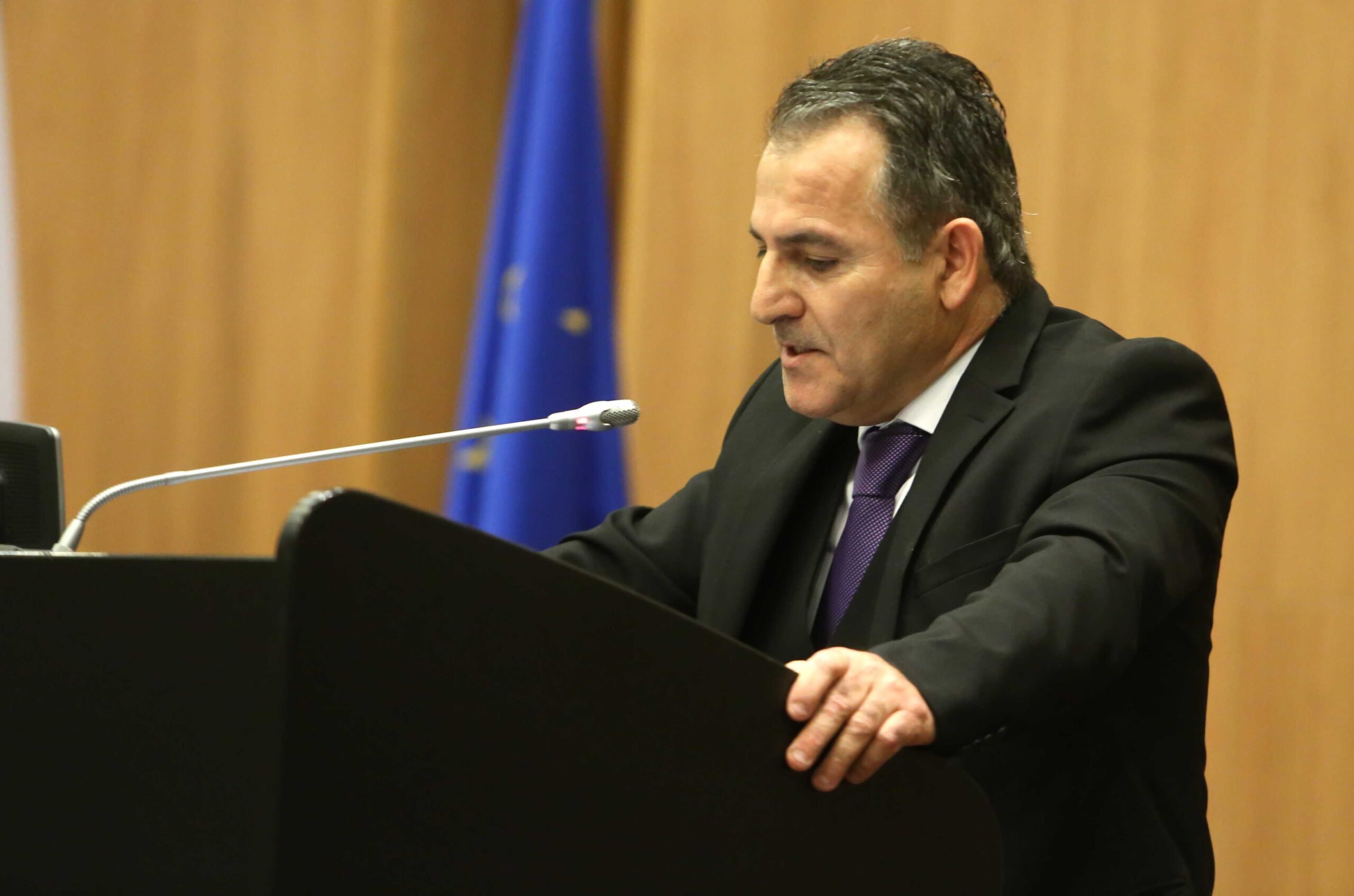 &Pi;&omicron;&iota;&omicron;&sigmaf; &epsilon;ί&nu;&alpha;&iota; &omicron; &nu;έ&omicron;&sigmaf; &Epsilon;&pi;ί&tau;&rho;&omicron;&pi;&omicron;&sigmaf; &Pi;&epsilon;&rho;&iota;&beta;ά&lambda;&lambda;&omicron;&nu;&tau;&omicron;&sigmaf;, &Eta;&lambda;ί&alpha;&sigmaf; &Mu;&upsilon;&rho;&iota;ά&nu;&theta;&omicron;&upsilon;&sigmaf;