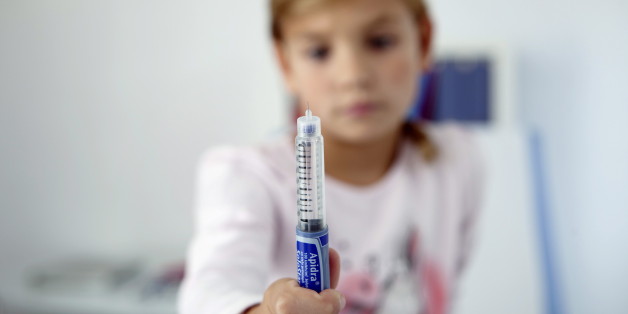 &Sigma;&tau;&alpha; &theta;&rho;&alpha;&nu;ί&alpha; 108 &mu;&alpha;&theta;&eta;&tau;έ&sigmaf; &delta;&eta;&mu;&omicron;&tau;&iota;&kappa;ή&sigmaf; &mu;&epsilon; &delta;&iota;&alpha;&beta;ή&tau;&eta;