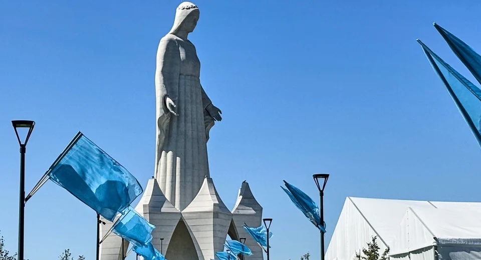&Eta; &Pi;&alpha;&nu;&alpha;&gamma;ί&alpha; &pi;&omicron;&upsilon; &laquo;ά&gamma;&gamma;&iota;&xi;&epsilon;&raquo; &tau;&omicron;&nu; &omicron;&upsilon;&rho;&alpha;&nu;ό: &Tau;&omicron; &psi;&eta;&lambda;ό&tau;&epsilon;&rho;&omicron; ά&gamma;&alpha;&lambda;&mu;ά &tau;&eta;&sigmaf; &sigma;&tau;&eta;&nu; &Epsilon;&upsilon;&rho;ώ&pi;&eta; &beta;&rho;ί&sigma;&kappa;&epsilon;&tau;&alpha;&iota; &sigma;&tau;&eta;&nu; &Pi;&omicron;&lambda;&omega;&nu;ί&alpha;