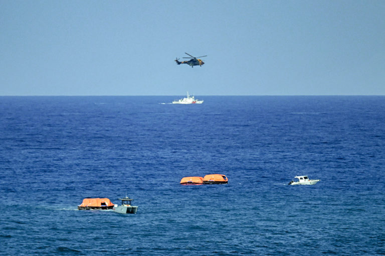 &Nu;&alpha;&upsilon;&tau;&iota;&kappa;ή &tau;&rho;&alpha;&gamma;&omega;&delta;ί&alpha; &sigma;&tau;&eta;&nu; &Kappa;&epsilon;&rho;ύ&nu;&epsilon;&iota;&alpha;: &Eta; &mu;ά&chi;&eta; &gamma;&iota;&alpha; &tau;&omicron;&upsilon;&sigmaf; &alpha;&gamma;&nu;&omicron;&omicron;ύ&mu;&epsilon;&nu;&omicron;&upsilon;&sigmaf; &kappa;&alpha;&iota; &tau;&alpha; &epsilon;&rho;&omega;&tau;ή&mu;&alpha;&tau;&alpha; &gamma;&iota;&alpha; &tau;&omicron; Filo Jet
