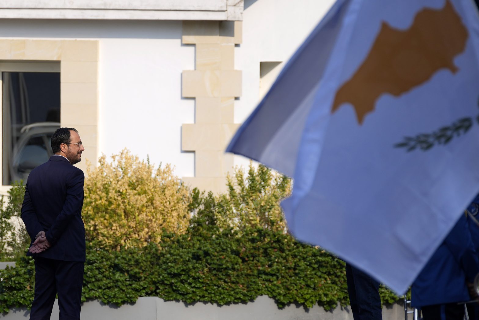 &Tau;&omicron; &pi;&alpha;&rho;&alpha;&sigma;&kappa;ή&nu;&iota;&omicron; &tau;&omicron;&upsilon; &pi;&alpha;&rho;&rsquo; &omicron;&lambda;ί&gamma;&omicron;&nu; &alpha;&nu;&alpha;&sigma;&chi;&eta;&mu;&alpha;&tau;&iota;&sigma;&mu;&omicron;ύ - &Tau;&alpha; &pi;&rho;ό&sigma;&omega;&pi;&alpha;, &eta; &sigma;&tau;ό&chi;&epsilon;&upsilon;&sigma;&eta; &kappa;&alpha;&iota; &tau;&omicron; &chi;&rho;&omicron;&nu;&omicron;&delta;&iota;ά&gamma;&rho;&alpha;&mu;&mu;&alpha;