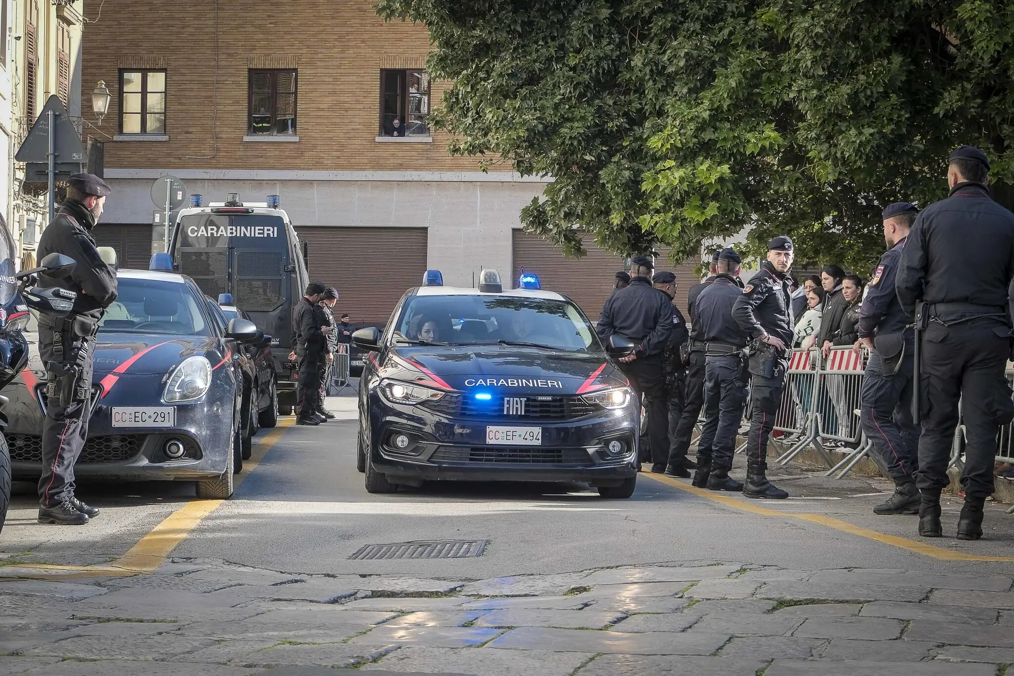 &Tau;&rho;&alpha;&gamma;&omega;&delta;ί&alpha; &sigma;&tau;&eta; &Sigma;&iota;&kappa;&epsilon;&lambda;ί&alpha;: &Nu;&epsilon;&kappa;&rho;&omicron;ί &epsilon;&rho;&gamma;ά&tau;&eta;&sigmaf; &kappa;&alpha;&iota; &delta;&iota;&alpha;&sigma;ώ&sigma;&tau;&eta;&sigmaf; &alpha;&pi;ό &tau;&omicron;&xi;&iota;&kappa;έ&sigmaf; &alpha;&nu;&alpha;&theta;&upsilon;&mu;&iota;ά&sigma;&epsilon;&iota;&sigmaf;
