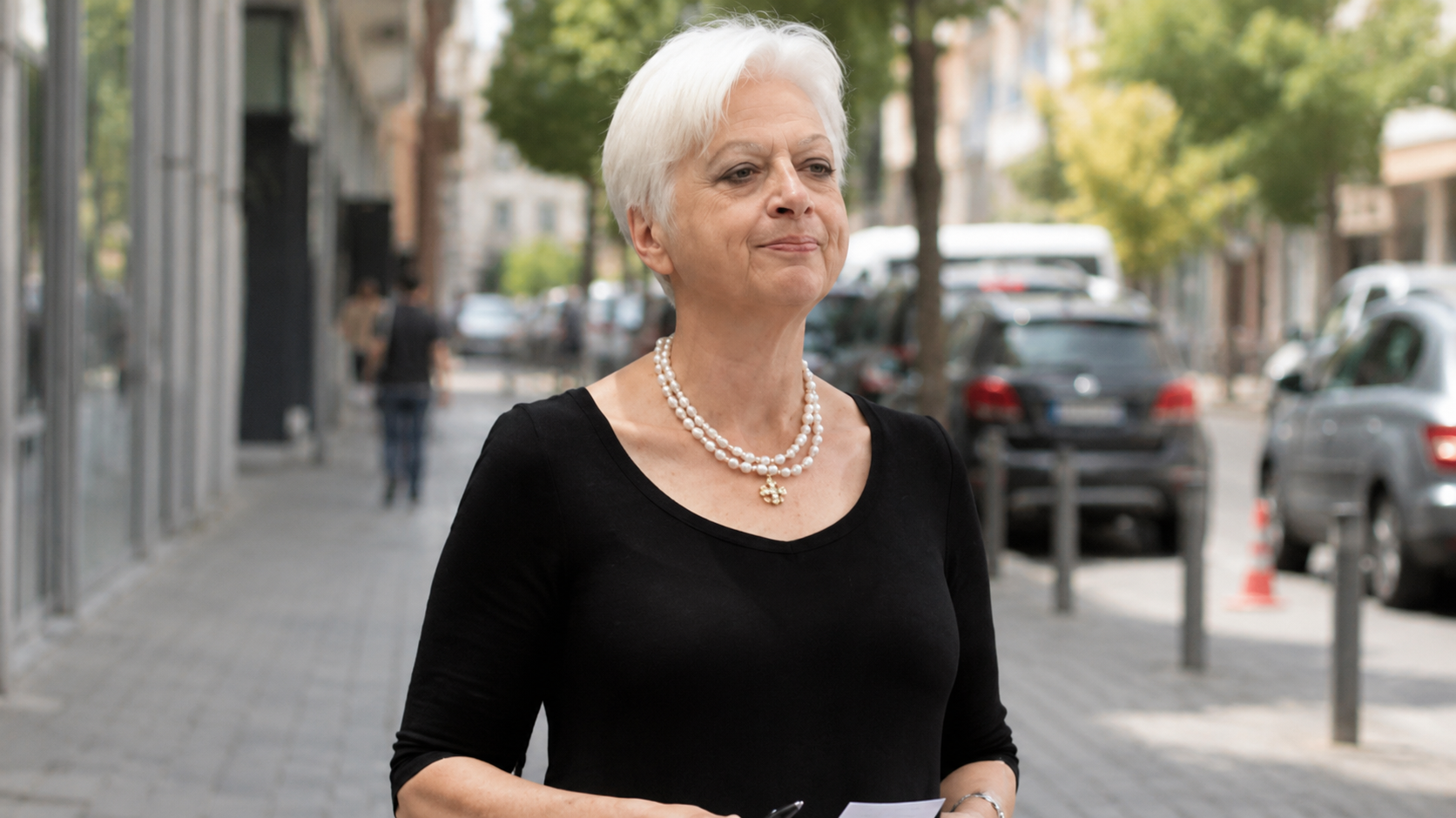 &Eta; &Theta;&epsilon;&omicron;&chi;ά&rho;&omicron;&upsilon;&sigmaf;, &omicron; &pi;&alpha;&tau;&tau;&iota;&chi;ά&rho;&eta;&sigmaf; &kappa;&alpha;&iota; &eta; &alpha;&pi;&omicron;&rho;ί&alpha; &laquo;&epsilon;&mu;&alpha;&kappa;&alpha;&rho;ί&sigma;&tau;&eta;&kappa;&alpha;;&raquo;