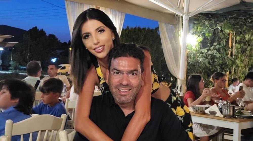&Epsilon;&upsilon;&theta;ύ&mu;&iota;&omicron;&sigmaf; &Delta;ί&pi;&lambda;&alpha;&rho;&omicron;&sigmaf; - &Alpha;&rho;&gamma;&upsilon;&rho;ώ &Rho;&omicron;&tau;&sigma;ί&delta;&omicron;&upsilon;: &Pi;&rho;&omicron;&sigma;&kappa;ύ&nu;&eta;&sigma;&alpha;&nu; &sigma;&tau;&eta;&nu; &Pi;&alpha;&nu;&alpha;&gamma;ί&alpha; &tau;&eta;&sigmaf; &Tau;ή&nu;&omicron;&upsilon; &mu;&epsilon; &tau;&alpha; &tau;&rho;ί&alpha; &tau;&omicron;&upsilon;&sigmaf; &pi;&alpha;&iota;&delta;&iota;ά (&Phi;ώ&tau;&omicron;&sigmaf;)