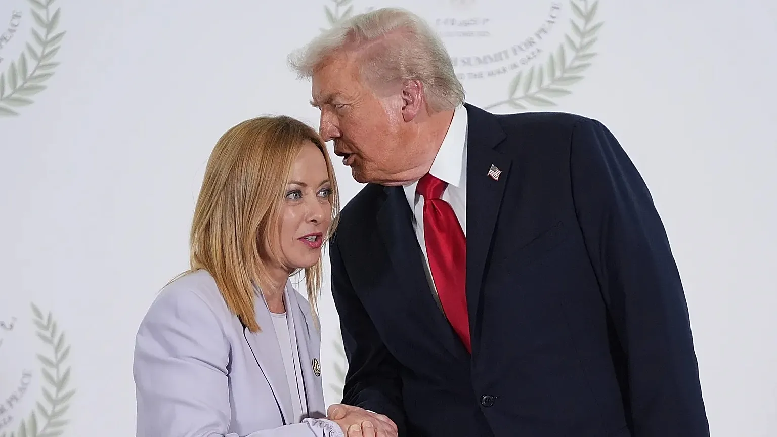 &Mu;&epsilon;&lambda;ό&nu;&iota; &gamma;&iota;&alpha; &Tau;&rho;&alpha;&mu;&pi;: &laquo;&Tau;&alpha; &pi;&rho;ά&gamma;&mu;&alpha;&tau;&alpha; &epsilon;&xi;&epsilon;&lambda;ί&chi;&theta;&eta;&kappa;&alpha;&nu; &delta;&iota;&alpha;&phi;&omicron;&rho;&epsilon;&tau;&iota;&kappa;ά&raquo; &ndash; &Sigma;&tau;&omicron; &epsilon;&pi;ί&kappa;&epsilon;&nu;&tau;&rho;&omicron; &eta; ά&rho;&nu;&eta;&sigma;&eta; &gamma;&iota;&alpha; &tau;&omicron; &Iota;&rho;ά&nu;
