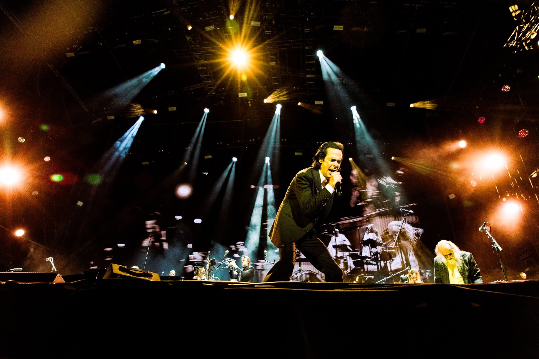 &Omicron;&iota; Nick Cave and the Bad Seeds έ&delta;&omega;&sigma;&alpha;&nu; &sigma;&upsilon;&nu;&alpha;&upsilon;&lambda;ί&alpha;-έ&kappa;&pi;&lambda;&eta;&xi;&eta; &sigma;&epsilon; &tau;&alpha;&rho;ά&tau;&sigma;&alpha; &delta;&iota;&sigma;&kappa;&omicron;&pi;&omega;&lambda;&epsilon;ί&omicron;&upsilon;