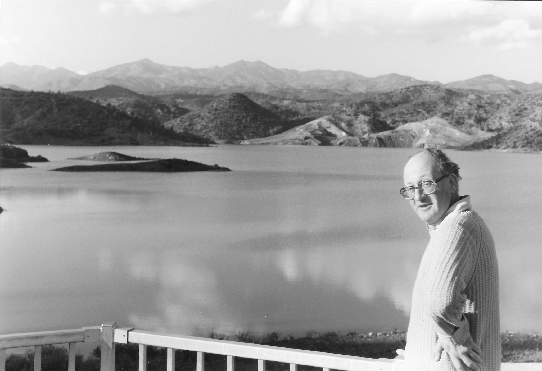Έ&phi;&upsilon;&gamma;&epsilon; &alpha;&pi;ό &tau;&eta; &zeta;&omega;ή &omicron; &alpha;&rho;&chi;&alpha;&iota;&omicron;&lambda;ό&gamma;&omicron;&sigmaf; Ian A. Todd &ndash; &Omicron; ά&nu;&theta;&rho;&omega;&pi;&omicron;&sigmaf; &pi;&omicron;&upsilon; ά&lambda;&lambda;&alpha;&xi;&epsilon; &tau;&eta;&nu; &kappa;&alpha;&tau;&alpha;&nu;ό&eta;&sigma;&eta; &tau;&eta;&sigmaf; &kappa;&upsilon;&pi;&rho;&iota;&alpha;&kappa;ή&sigmaf; &pi;&rho;&omicron;ϊ&sigma;&tau;&omicron;&rho;ί&alpha;&sigmaf;