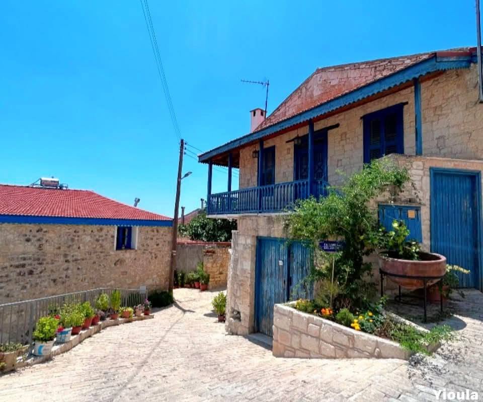 &Kappa;&alpha;&lambda;&omicron;&kappa;&alpha;&iota;&rho;&iota;&nu;έ&sigmaf; &epsilon;&kappa;&delta;&eta;&lambda;ώ&sigma;&epsilon;&iota;&sigmaf; &sigma;&tau;&omicron; &Beta;&omicron;&upsilon;&nu;ί &mu;&epsilon; &gamma;&epsilon;ύ&sigma;&epsilon;&iota;&sigmaf; &kappa;&alpha;&iota; &pi;&omicron;&lambda;&iota;&tau;&iota;&sigma;&mu;ό