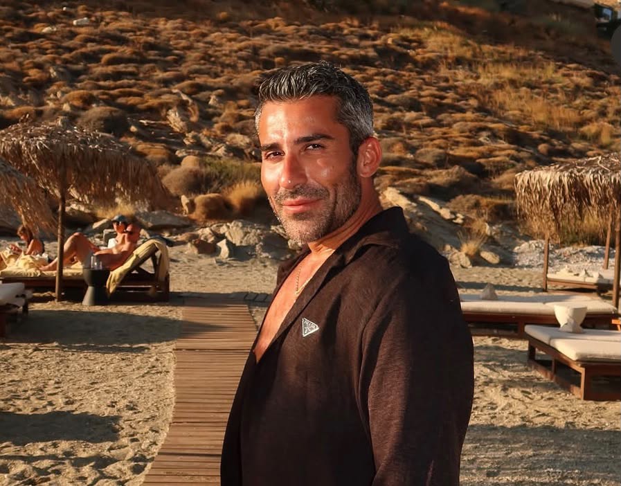 X. &Alpha;&rho;&tau;&epsilon;&mu;ί&omicron;&upsilon;: &Alpha;&pi;&omicron;&lambda;&alpha;&mu;&beta;ά&nu;&epsilon;&iota; &delta;&iota;&alpha;&kappa;&omicron;&pi;έ&sigmaf; &sigma;&tau;&eta;&nu; &Epsilon;&lambda;&lambda;ά&delta;&alpha; &mu;&epsilon; &epsilon;&kappa;&lambda;&epsilon;&kappa;&tau;ή &pi;&alpha;&rho;έ&alpha; (&Phi;ώ&tau;&omicron;&sigmaf;)