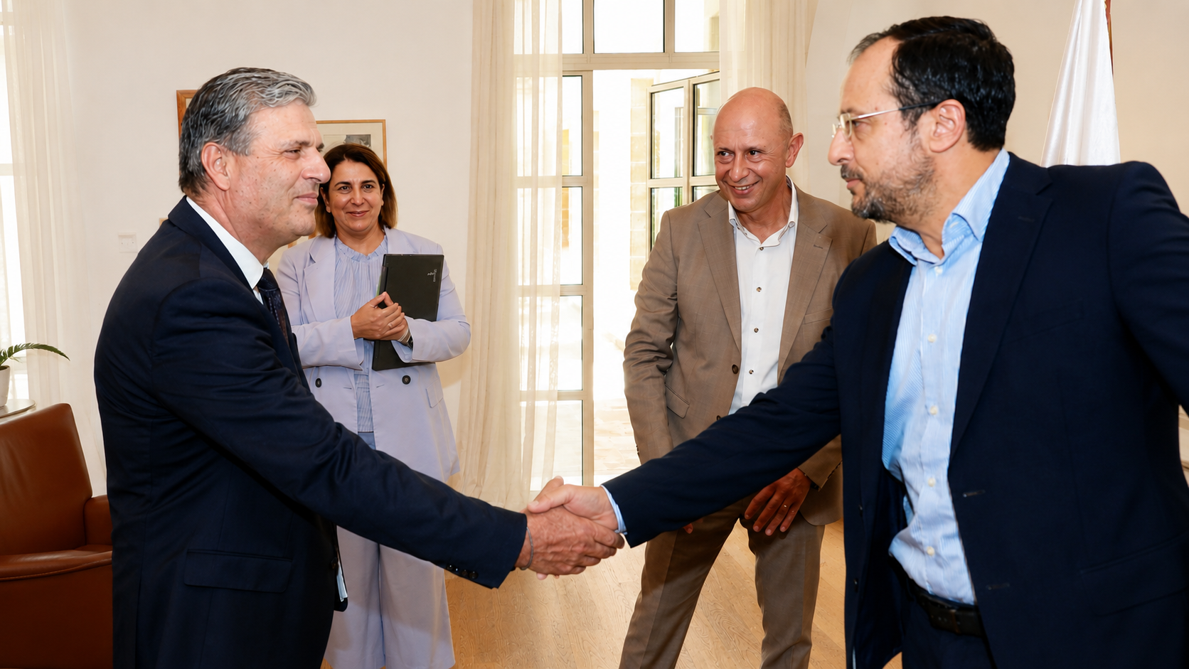 &Pi;&Alpha;&Sigma;&Upsilon;&Delta;&Upsilon;: &Sigma;&upsilon;&nu;ά&nu;&tau;&eta;&sigma;&eta; &mu;&epsilon; &tau;&omicron;&nu; &Pi;&rho;ό&epsilon;&delta;&rho;&omicron; &tau;&eta;&sigmaf; &Delta;&eta;&mu;&omicron;&kappa;&rho;&alpha;&tau;ί&alpha;&sigmaf; &gamma;&iota;&alpha; &tau;&alpha; &zeta;&eta;&tau;ή&mu;&alpha;&tau;&alpha; &tau;&eta;&sigmaf; &Delta;&eta;&mu;ό&sigma;&iota;&alpha;&sigmaf; &Upsilon;&pi;&eta;&rho;&epsilon;&sigma;ί&alpha;&sigmaf;