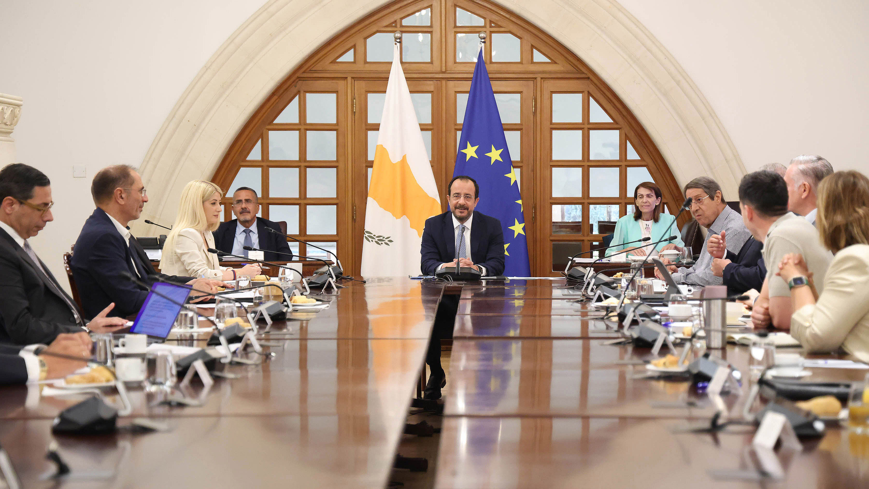 &Sigma;ύ&gamma;&kappa;&rho;&omicron;&upsilon;&sigma;&eta; &Omicron;&lambda;&gamma;&kappa;ί&nu;