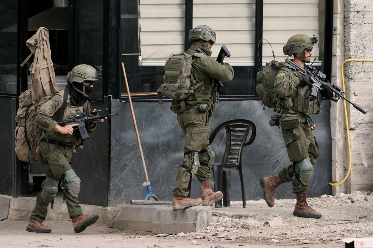&Omicron; IDF &mu;&alpha;&rho;&kappa;ά&rho;&epsilon;&iota; &Pi;&alpha;&lambda;&alpha;&iota;&sigma;&tau;ί&nu;&iota;&omicron;&upsilon;&sigmaf; &kappa;&rho;&alpha;&tau;&omicron;ύ&mu;&epsilon;&nu;&omicron;&upsilon;&sigmaf; &mu;&epsilon; &alpha;&rho;&iota;&theta;&mu;&omicron;ύ&sigmaf;, &kappa;&alpha;&theta;ώ&sigmaf; &epsilon;&pi;&epsilon;&kappa;&tau;&epsilon;ί&nu;&epsilon;&iota; &tau;&iota;&sigmaf; &epsilon;&pi;&iota;&chi;&epsilon;&iota;&rho;ή&sigma;&epsilon;&iota;&sigmaf; &tau;&omicron;&upsilon; &sigma;&tau;&eta; &Delta;&upsilon;&tau;&iota;&kappa;ή Ό&chi;&theta;&eta;