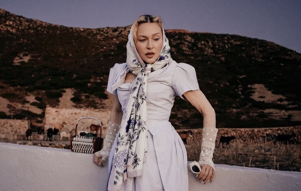 Madonna: &Tau;&omicron; &pi;&rho;&omicron;&sigma;&kappa;ύ&nu;&eta;&mu;&alpha; &sigma;&epsilon; &epsilon;&kappa;&kappa;&lambda;&eta;&sigma;ά&kappa;&iota; &tau;&eta;&sigmaf; &Pi;ά&tau;&mu;&omicron;&upsilon; &kappa;&alpha;&iota; &eta; &sigma;&upsilon;&gamma;&kappa;&iota;&nu;&eta;&tau;&iota;&kappa;ή &alpha;&nu;ά&rho;&tau;&eta;&sigma;&eta; &gamma;&iota;&alpha; &tau;&omicron;&nu; &gamma;&iota;&omicron; &tau;&eta;&sigmaf;