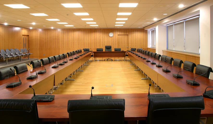 &Mu;&epsilon; &laquo;&kappa;&alpha;&upsilon;&tau;ά&raquo; &theta;έ&mu;&alpha;&tau;&alpha; &epsilon;&pi;&iota;&sigma;&tau;&rho;έ&phi;&epsilon;&iota; &eta; &Beta;&omicron;&upsilon;&lambda;ή