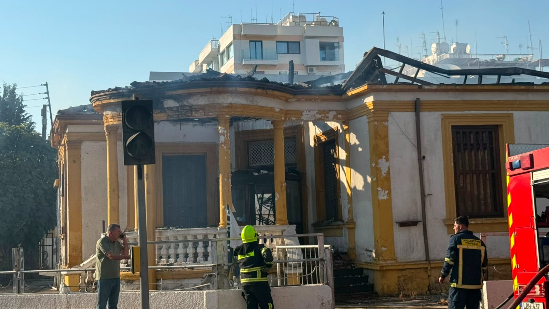 &Upsilon;&pi;ό έ&lambda;&epsilon;&gamma;&chi;&omicron; &eta; &phi;&omega;&tau;&iota;ά &pi;&omicron;&upsilon; &xi;έ&sigma;&pi;&alpha;&sigma;&epsilon; &sigma;&tau;&eta;&nu; &pi;&rho;ώ&eta;&nu; Corner Pub &kappa;&omicron;&nu;&tau;ά &sigma;&tau;&omicron; &Pi;&rho;&omicron;&epsilon;&delta;&rho;&iota;&kappa;ό - &Xi;&epsilon;&kappa;&iota;&nu;&omicron;ύ&nu; &omicron;&iota; έ&rho;&epsilon;&upsilon;&nu;&epsilon;&sigmaf; &gamma;&iota;&alpha; &tau;&alpha; &alpha;ί&tau;&iota;&alpha; (&Beta;ί&nu;&tau;&epsilon;&omicron;)