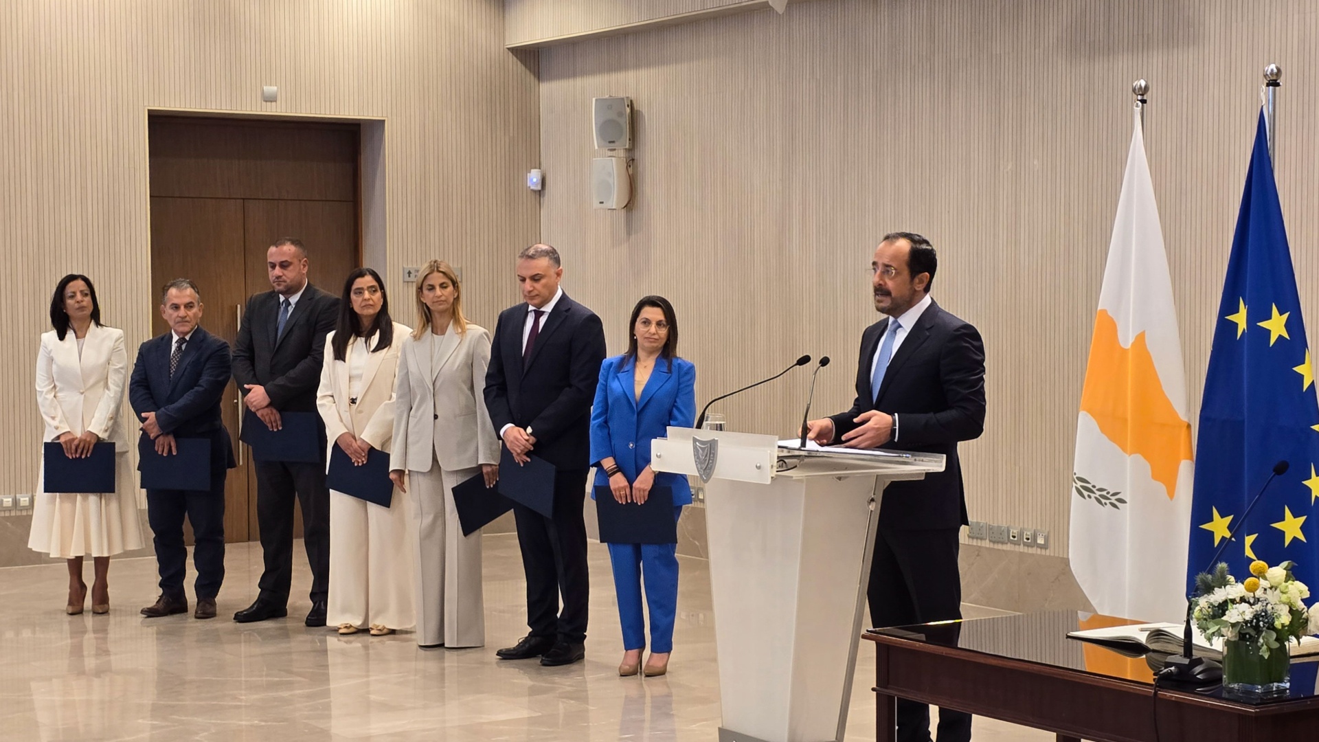 &Nu;ί&kappa;&omicron;&sigmaf; &Chi;&rho;&iota;&sigma;&tau;&omicron;&delta;&omicron;&upsilon;&lambda;ί&delta;&eta;&sigmaf; &sigma;&epsilon; &nu;έ&omicron;&upsilon;&sigmaf; &Upsilon;&pi;&omicron;&upsilon;&rho;&gamma;&omicron;ύ&sigmaf;: &laquo;&Mu;&eta;&delta;&epsilon;&nu;&iota;&kappa;ή &pi;ί&sigma;&tau;&omega;&sigma;&eta; &chi;&rho;ό&nu;&omicron;&upsilon; &kappa;&alpha;&iota; &delta;&omicron;&upsilon;&lambda;&epsilon;&iota;ά 24 ώ&rho;&epsilon;&sigmaf; &tau;&omicron; 24&omega;&rho;&omicron;&raquo;