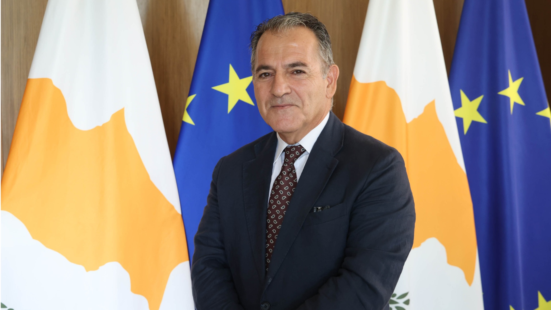 &Sigma;&tau;&omicron;&nu; &Delta;ή&mu;&omicron; &Alpha;&kappa;ά&mu;&alpha; &omicron; &nu;έ&omicron;&sigmaf; &Epsilon;&pi;ί&tau;&rho;&omicron;&pi;&omicron;&sigmaf; &Pi;&epsilon;&rho;&iota;&beta;ά&lambda;&lambda;&omicron;&nu;&tau;&omicron;&sigmaf;: &Sigma;&tau;&eta;&nu; &kappa;&omicron;&rho;&upsilon;&phi;ή &tau;&omega;&nu; &pi;&rho;&omicron;&tau;&epsilon;&rho;&alpha;&iota;&omicron;&tau;ή&tau;&omega;&nu; &tau;&alpha; &pi;&rho;&omicron;&beta;&lambda;ή&mu;&alpha;&tau;&alpha; &tau;&eta;&sigmaf; &pi;&epsilon;&rho;&iota;&omicron;&chi;ή&sigmaf;