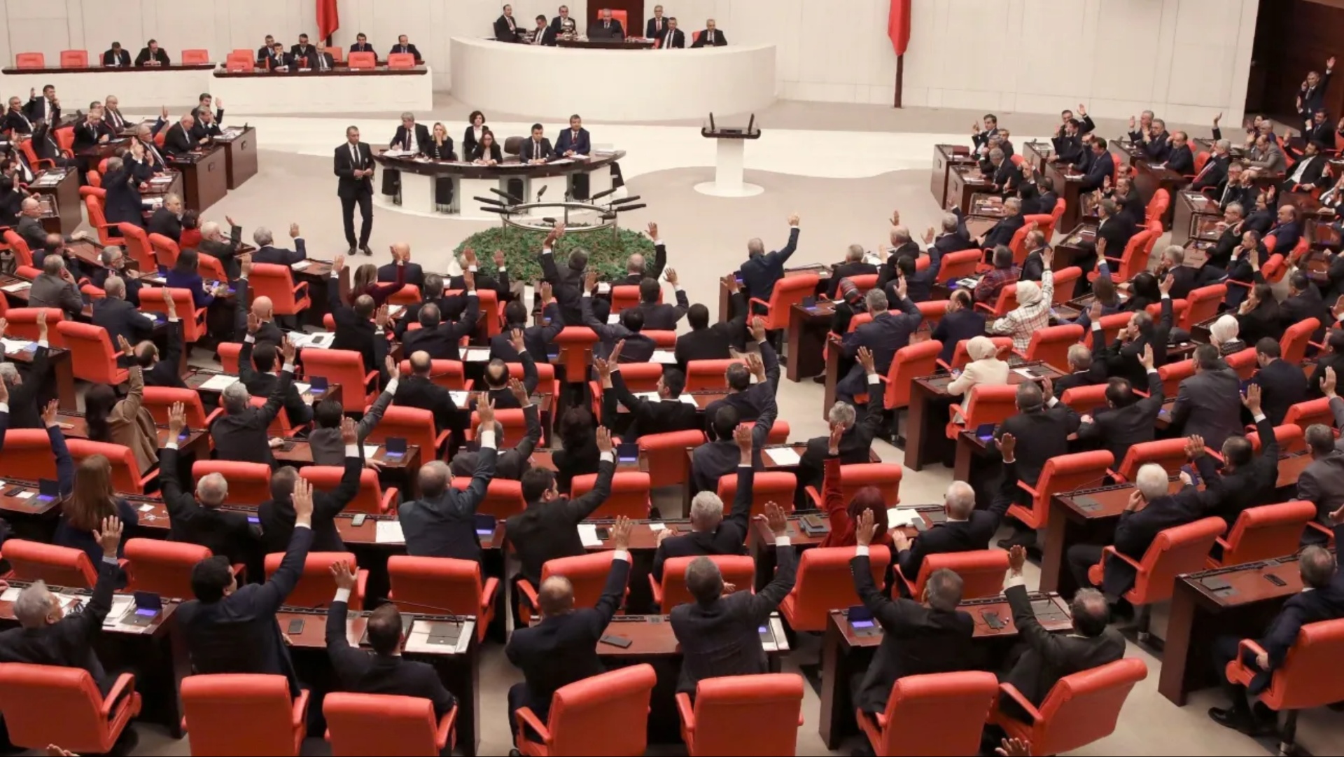 &Tau;&omicron;&upsilon;&rho;&kappa;ί&alpha;: &laquo;&Iota;&sigma;&tau;&omicron;&rho;&iota;&kappa;ό&sigmaf;&raquo; &nu;ό&mu;&omicron;&sigmaf; &gamma;&iota;&alpha; &tau;&eta;&nu; &epsilon;&pi;&alpha;&nu;έ&nu;&tau;&alpha;&xi;&eta; &tau;&omega;&nu; &mu;&alpha;&chi;&eta;&tau;ώ&nu; &tau;&omicron;&upsilon; PKK &ndash; &Pi;&rho;ά&sigma;&iota;&nu;&omicron; &phi;&omega;&sigmaf; &alpha;&pi;ό &tau;&eta; &Beta;&omicron;&upsilon;&lambda;ή