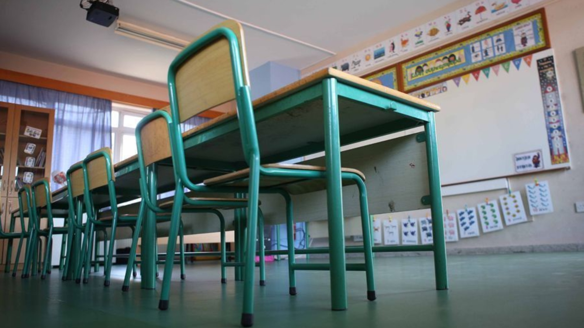 &Pi;&rho;ώ&tau;&omicron; &kappa;&omicron;&upsilon;&delta;&omicron;ύ&nu;&iota; &gamma;&iota;&alpha; &tau;&omicron;&upsilon;&sigmaf; &epsilon;&kappa;&pi;&alpha;&iota;&delta;&epsilon;&upsilon;&tau;&iota;&kappa;&omicron;ύ&sigmaf; &epsilon;&nu; &mu;έ&sigma;&omega; &pi;&upsilon;&rho;&epsilon;&tau;ώ&delta;&omicron;&upsilon;&sigmaf; &delta;&iota;&alpha;&lambda;ό&gamma;&omicron;&upsilon; &gamma;&iota;&alpha; &tau;&omicron; &Sigma;ύ&sigma;&tau;&eta;&mu;&alpha; &Delta;&iota;&omicron;&rho;&iota;&sigma;&mu;ώ&nu;