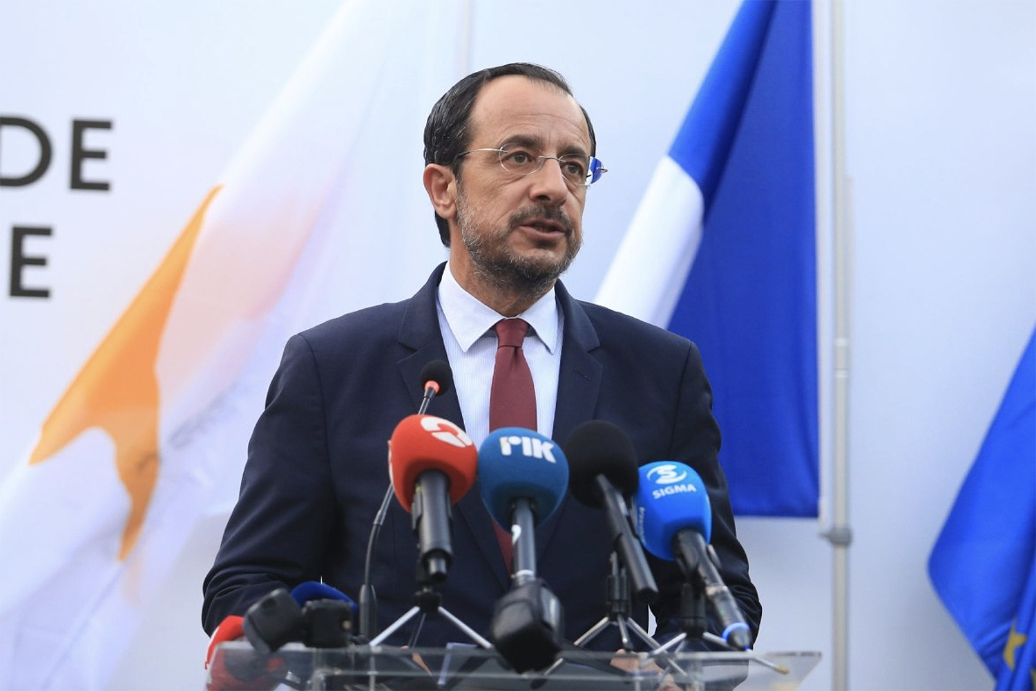 &Chi;&rho;&iota;&sigma;&tau;&omicron;&delta;&omicron;&upsilon;&lambda;ί&delta;&eta;&sigmaf;: &laquo;&Tau;&omicron; &alpha;&pi;&alpha;&rho;ά&delta;&epsilon;&kappa;&tau;&omicron; status quo &delta;&epsilon;&nu; &mu;&pi;&omicron;&rho;&epsilon;ί &nu;&alpha; &epsilon;ί&nu;&alpha;&iota; &tau;&omicron; &mu;έ&lambda;&lambda;&omicron;&nu; &tau;&eta;&sigmaf; &pi;&alpha;&tau;&rho;ί&delta;&alpha;&sigmaf; &mu;&alpha;&sigmaf;&raquo;