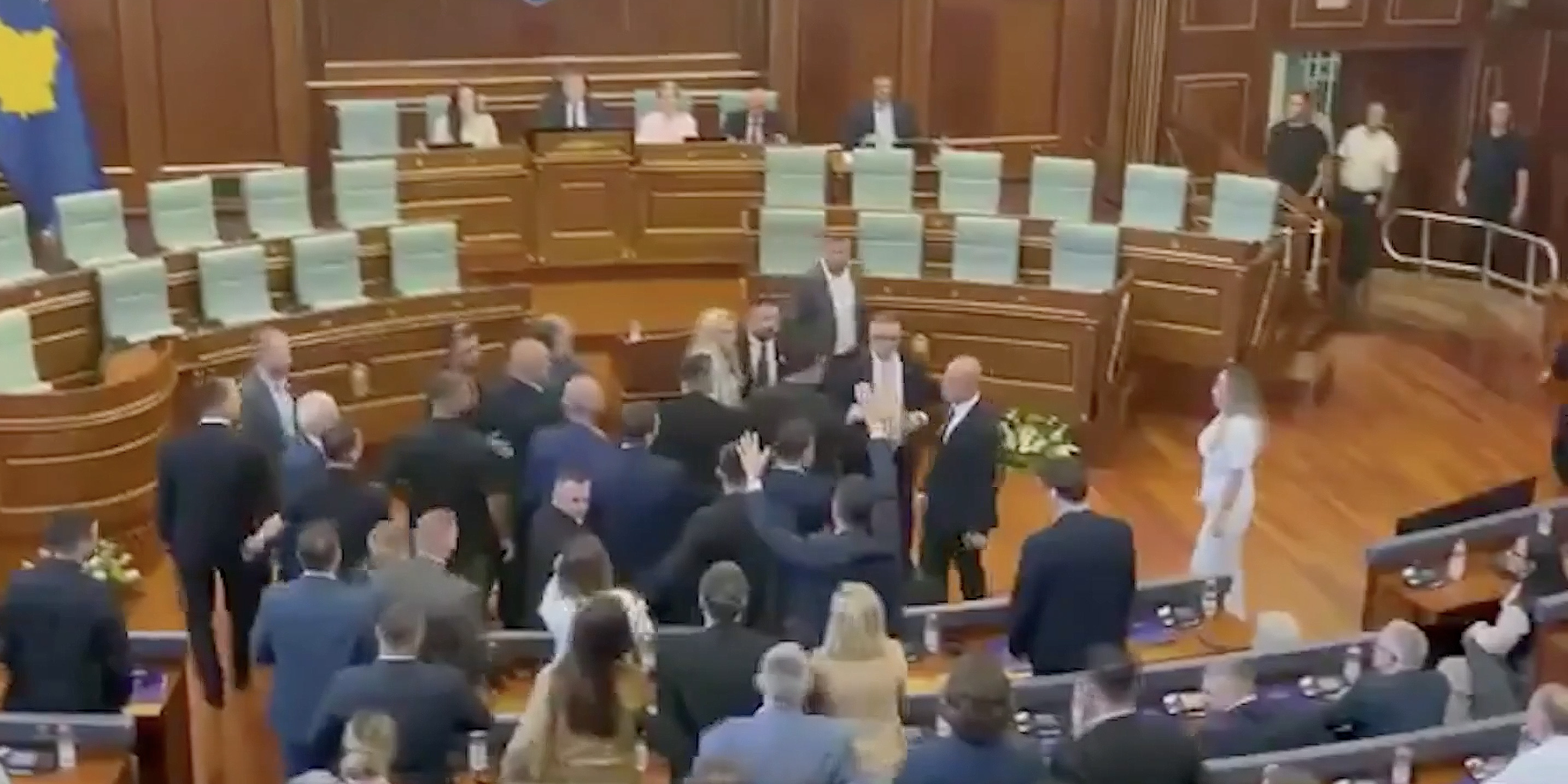 &Chi;ά&omicron;&sigmaf; &sigma;&tau;&eta; &Beta;&omicron;&upsilon;&lambda;ή &tau;&omicron;&upsilon; &Kappa;&omicron;&sigma;ό&beta;&omicron;&upsilon;: &Beta;&omicron;&upsilon;&lambda;&epsilon;&upsilon;&tau;έ&sigmaf; &pi;ή&rho;&alpha;&nu; &mu;&epsilon; &tau;&alpha; &alpha;&upsilon;&gamma;ά &tau;&omicron;&nu; &alpha;&nu;&alpha;&pi;&lambda;&eta;&rho;&omega;&tau;ή &pi;&rho;&omega;&theta;&upsilon;&pi;&omicron;&upsilon;&rho;&gamma;ό (&Beta;ί&nu;&tau;&epsilon;&omicron;)