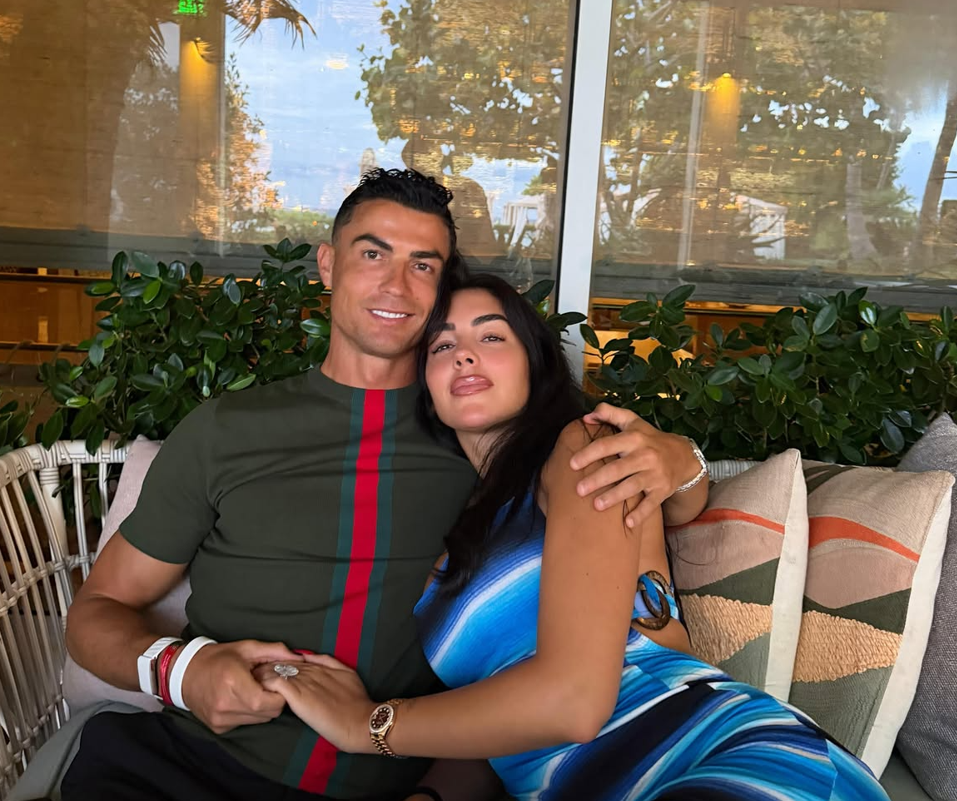 Cristiano Ronaldo: &Pi;&alpha;&nu;&tau;&rho;&epsilon;ύ&tau;&eta;&kappa;&epsilon; &kappa;&rho;&upsilon;&phi;ά &tau;&eta;&nu; Georgina Rodr&iacute;guez - &Eta; &pi;&rho;ώ&tau;&eta; &epsilon;&iota;&kappa;ό&nu;&alpha; &pi;&omicron;&upsilon; &mu;&omicron;&iota;&rho;ά&sigma;&tau;&eta;&kappa;&alpha;&nu;