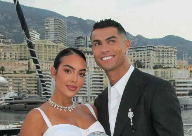 Cristiano Ronaldo &ndash; Georgina Rodr&iacute;guez: &Omicron;&iota; &lambda;&epsilon;&pi;&tau;&omicron;&mu;έ&rho;&epsilon;&iota;&epsilon;&sigmaf; &tau;&omicron;&upsilon; &mu;&upsilon;&sigma;&tau;&iota;&kappa;&omicron;ύ &gamma;ά&mu;&omicron;&upsilon; &tau;&omicron;&upsilon;&sigmaf; - &Eta; &sigma;&upsilon;&mu;&beta;&omicron;&lambda;&iota;&kappa;ή &eta;&mu;&epsilon;&rho;&omicron;&mu;&eta;&nu;ί&alpha; &kappa;&alpha;&iota; &tau;&omicron; &mu;έ&rho;&omicron;&sigmaf; &tau;&eta;&sigmaf; &tau;&epsilon;&lambda;&epsilon;&tau;ή&sigmaf;